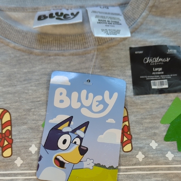 BLUEY Gray Merry Christmas Crewneck Sweat SHIRT...... AMAZING!!! - Picture 4 of 11